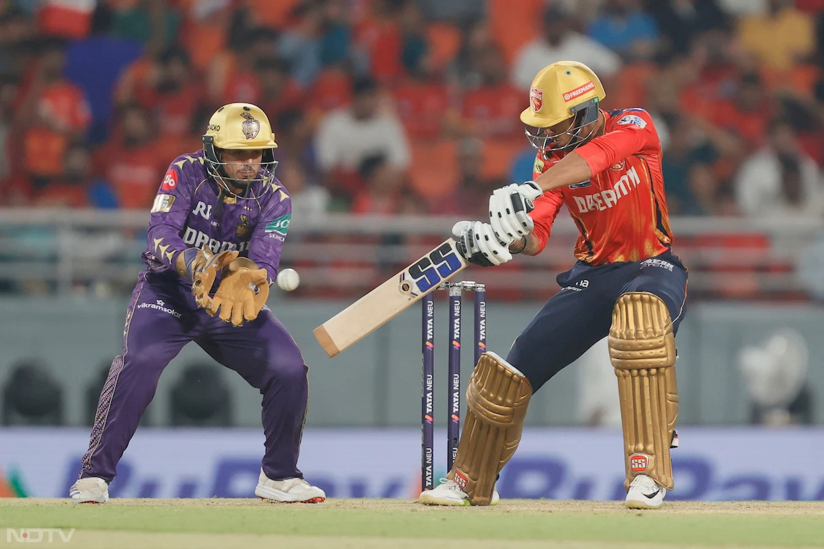 Batters vs Bowlers: Who Is Dominating IPL 2026?